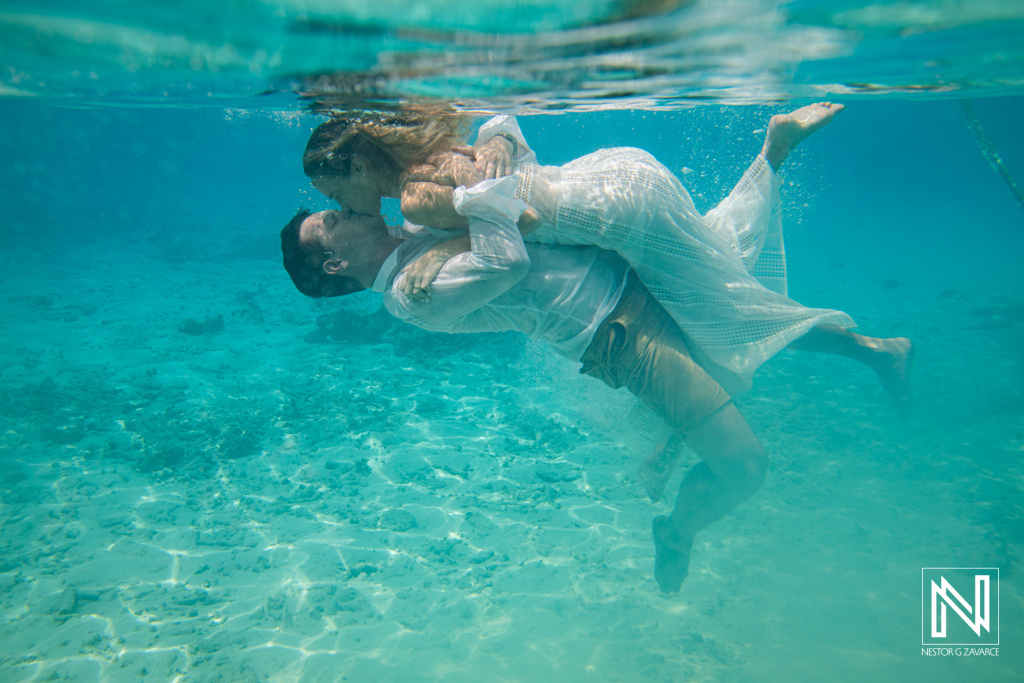 Underwater wedding photoshoot