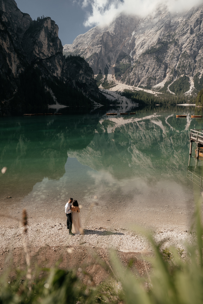 Lago di Braies wedding photoshoot