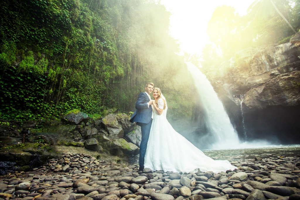 Pre Wedding at Tegenungan Waterfall, Bali