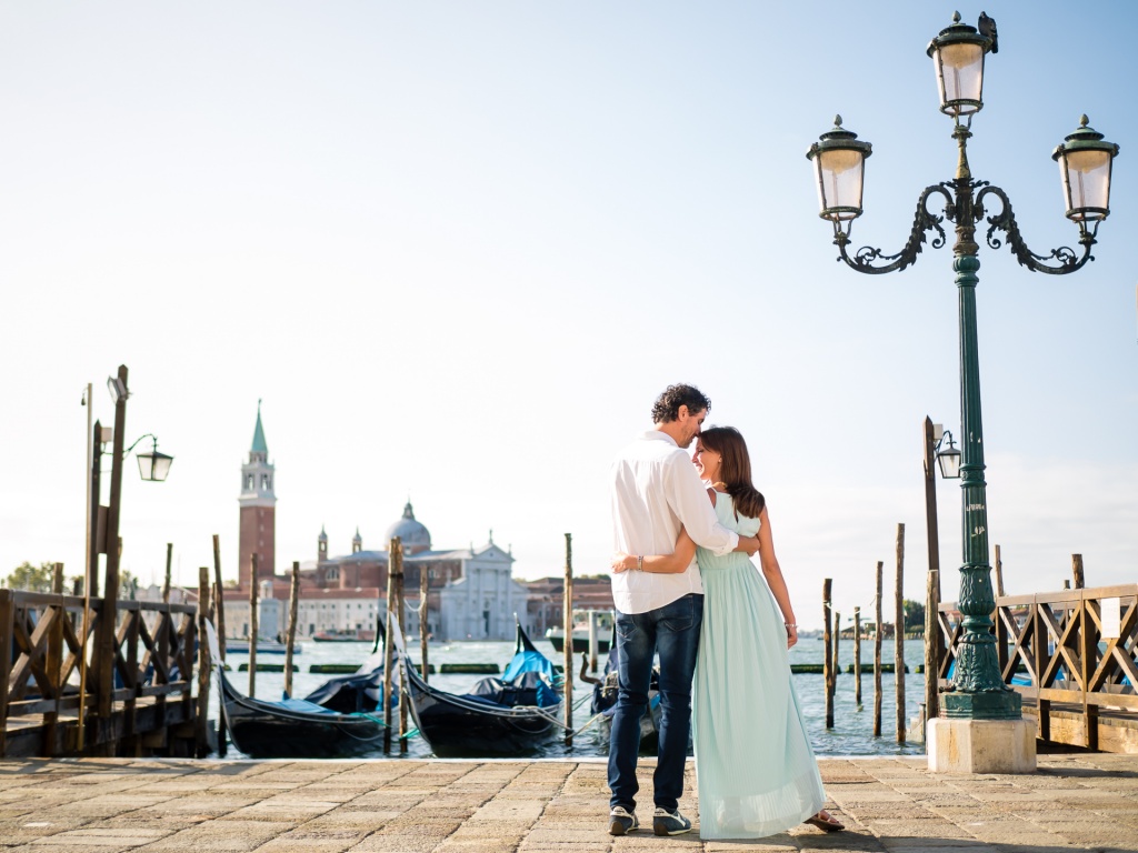Engagement session in charming Venice