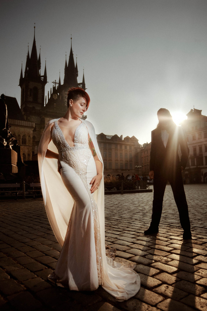 Sunrise with the Berta bride & her sexy husband - Old Town Square Prague