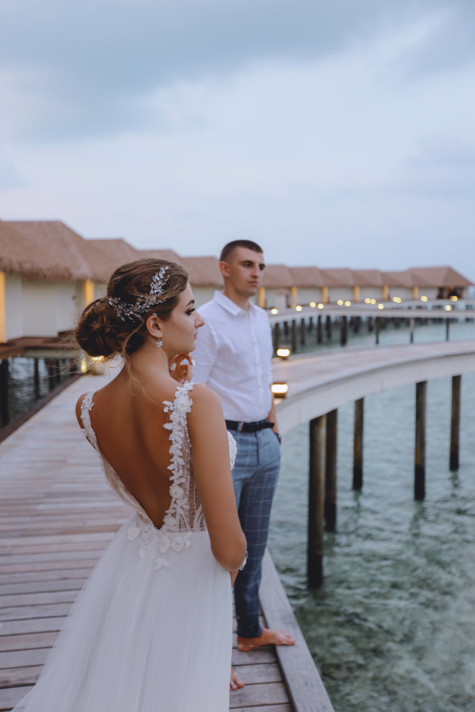 A walk through the evening feast in one of the most beautiful corners of the earth. Wedding photography in the Maldives.