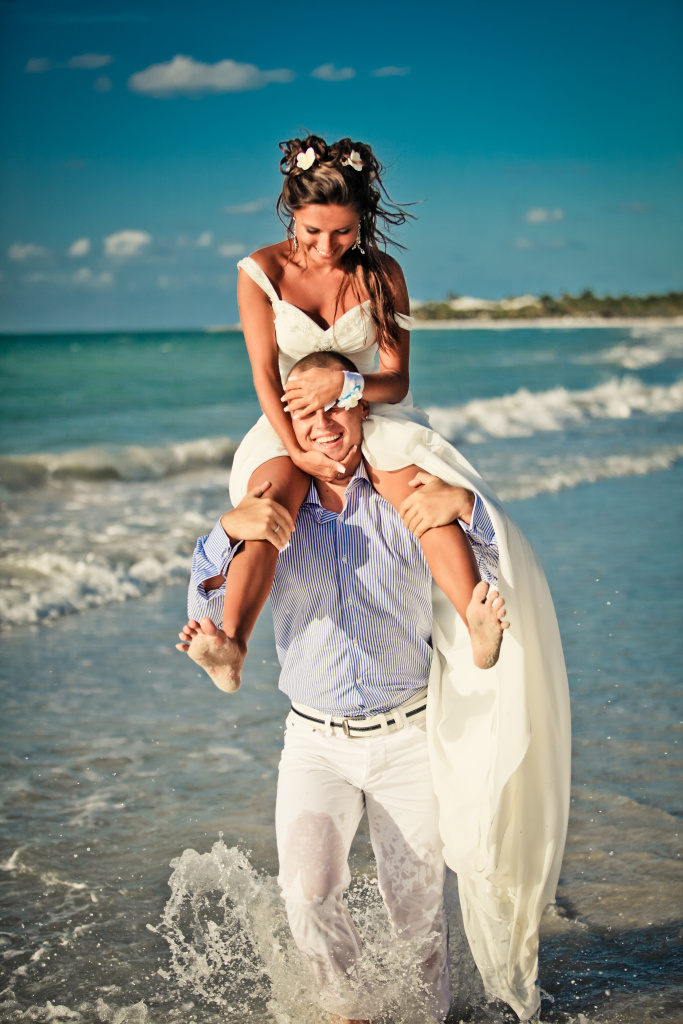 The happiest day in the life of Andrew and Yana on the Caribbean coast!