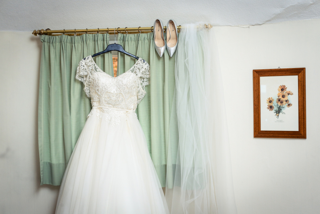The morning of the bride in the German province, the wedding dress and shoes are waiting in the wings.