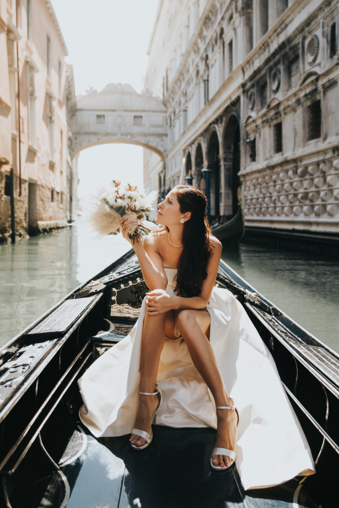 Venice wedding photographer; Bride on a gondola ride