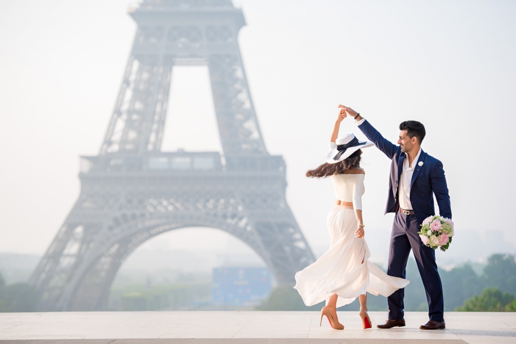 Engagement photo session by the Eiffel Tower, Paris