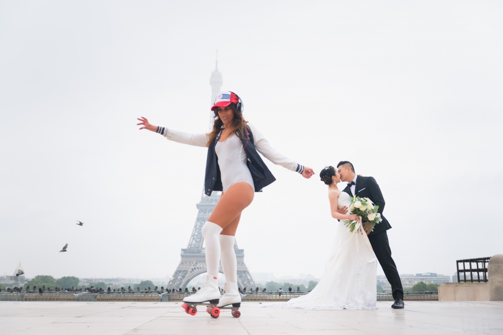 Pre-wedding photo session by the Eiffel Tower, Paris
