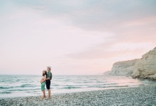 Pregnant love story for Kate and Dorji