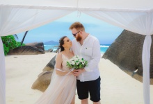 Romantic story of a Wedding on Silhouette Island